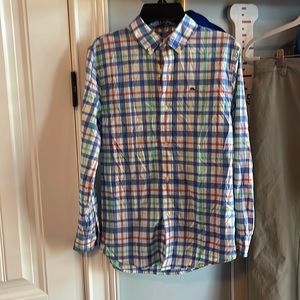 Vineyard Vines boys performance button down long sleeve shirt. Size small (8-10)